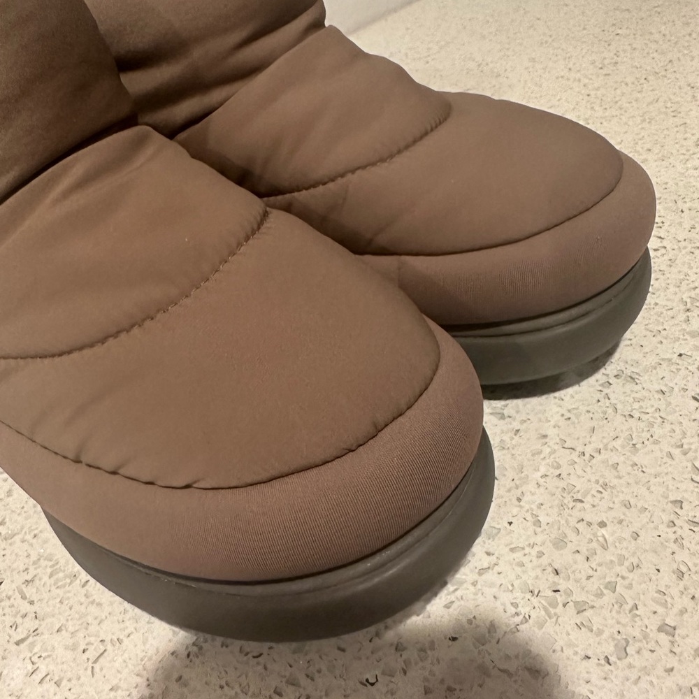UGG - Picture 7 of 10